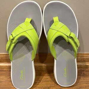 Clarks Flip Flops Women's Size 8 Lime Green Vacation Beach Comfort